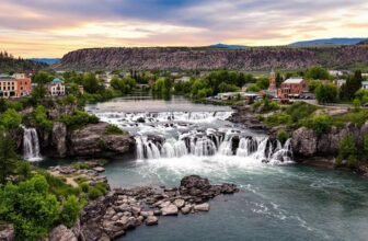 18 Charming Towns in America