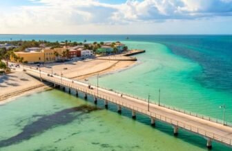 Coastal Towns in Mexico Where Expats Live Rent-Free in Exchange for Teaching English