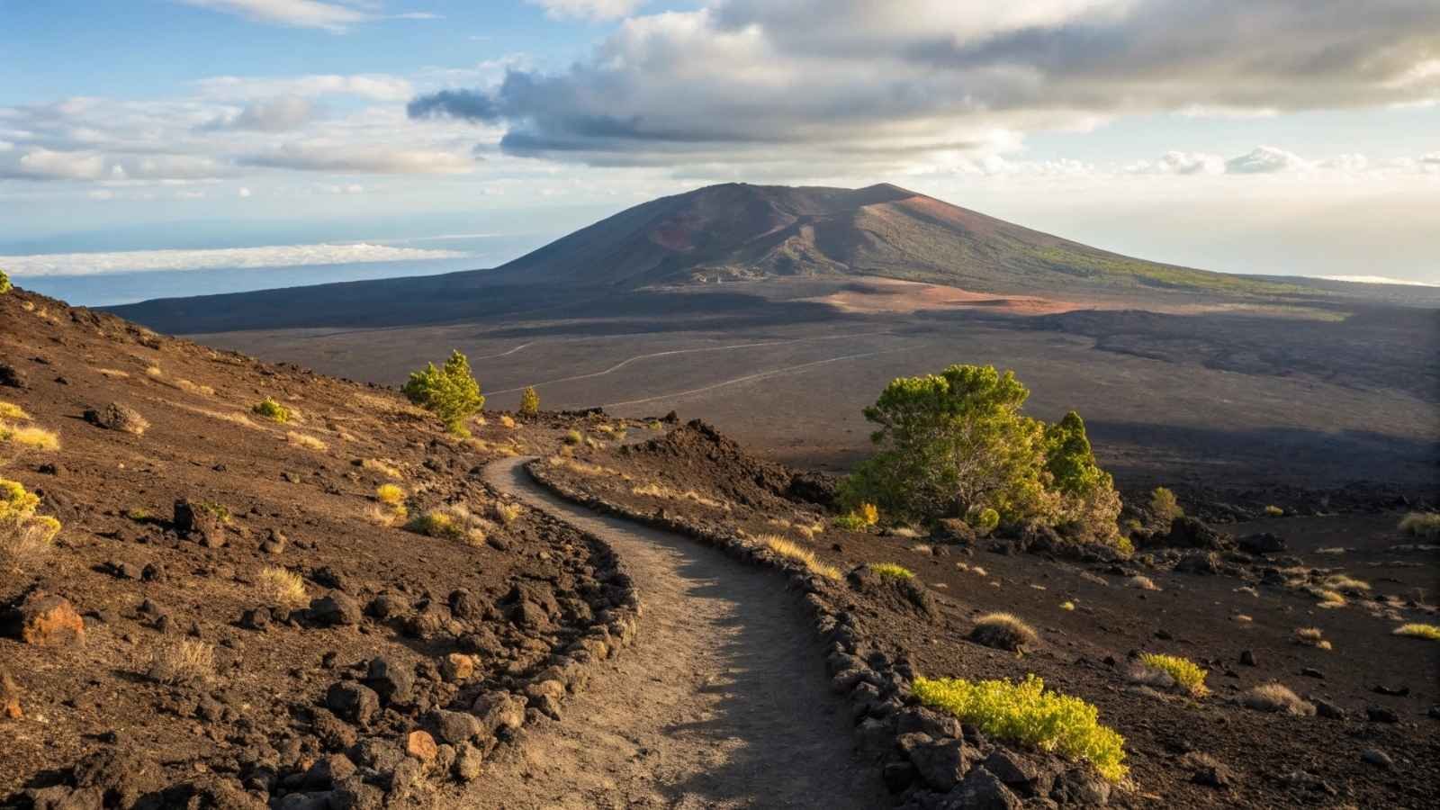 Mauna Loa Summit Trail – Hawaiʻi Volcanoes National Park