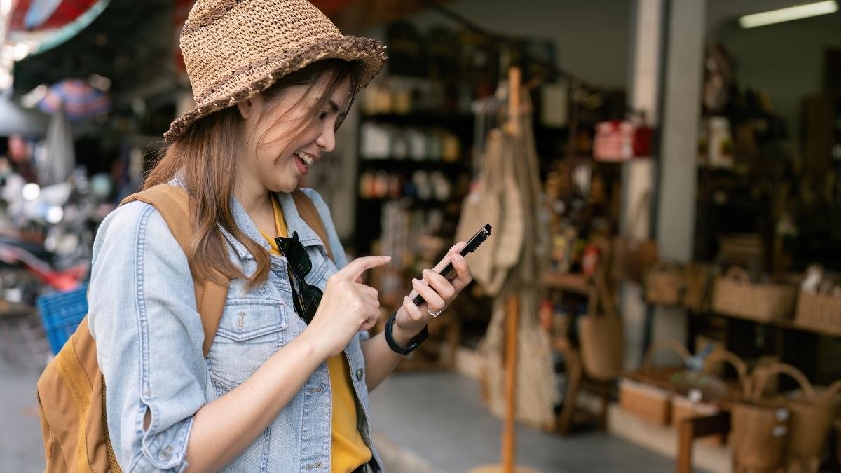 The Apps Locals Actually Use (City-by-City Guide)