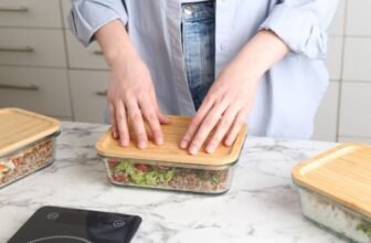 Plastic Exposure Peaks at Lunch — Pack This Instead