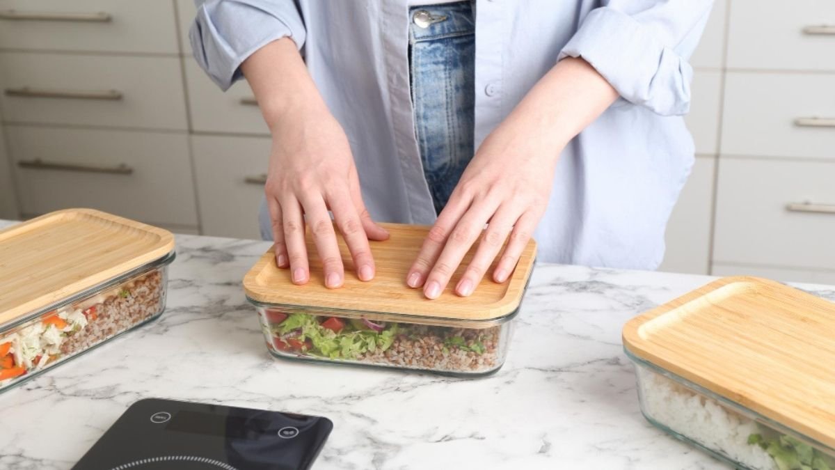Plastic Exposure Peaks at Lunch — Pack This Instead