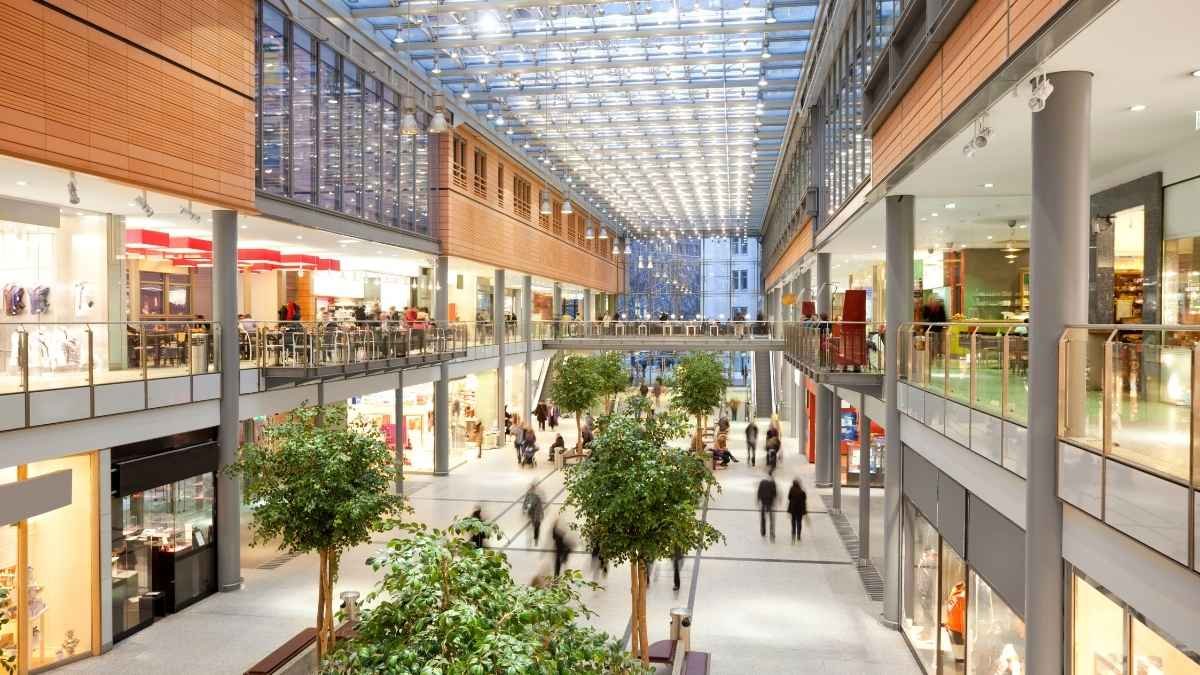 Trap 3: The “Insider” Port & Shopping Talk