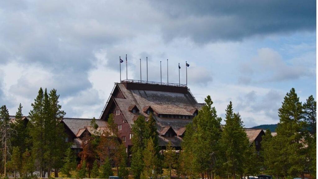 Old Faithful Inn (Yellowstone National Park, Wyoming)