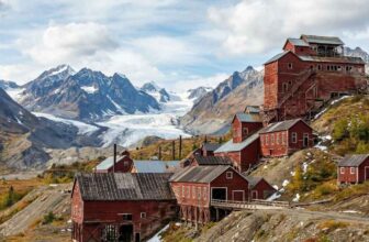 The 10 Most Photogenic 'Ghost Towns' in the US That Look Fake (But Are Totally Real)