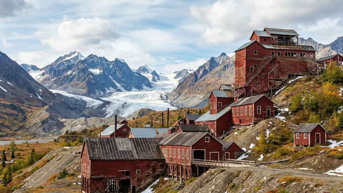 The 10 Most Photogenic 'Ghost Towns' in the US That Look Fake (But Are Totally Real)