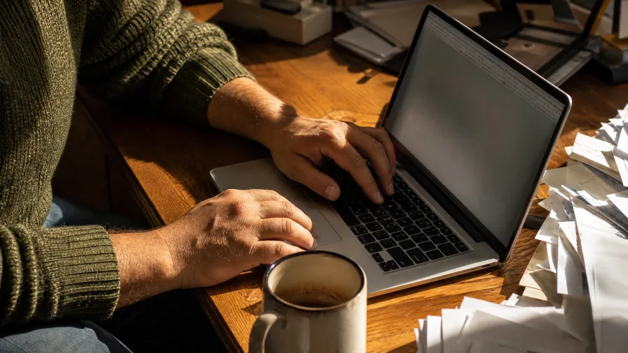 Digital Clutter Triggers the Zeigarnik Effect