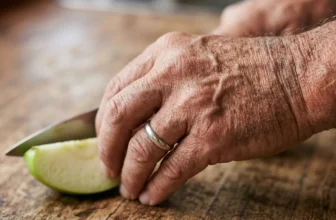 8 Snacks Dietitians Keep in-the House for Blood Sugar Control