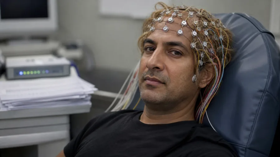 EEG Sleep Patterns Could Flag Alzheimer's Before Symptoms Appear