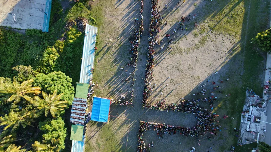 Group Clusters Map the Social Terrain Before You Move