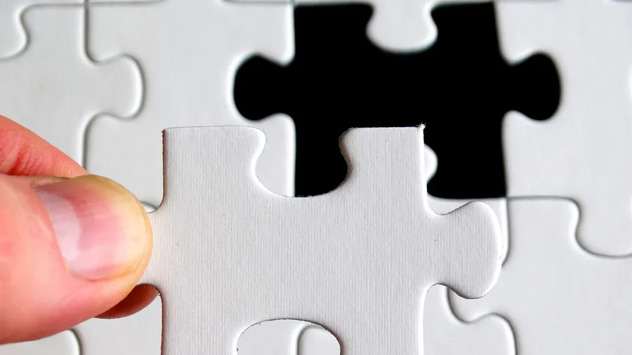Connecting New Facts to Prior Knowledge Anchors Them